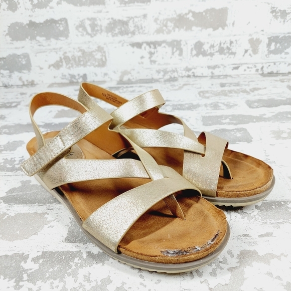 Sofft Metallic Gold Women's Sandals - Picture 4 of 11